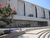 National Museum of American History - Billy Hathorn https://en.wikipedia.org/wiki/National_Museum_of_American_History#/media/File:Nat._Museum_of_American_History,_Washington,_D.C._IMG_4758.JPG